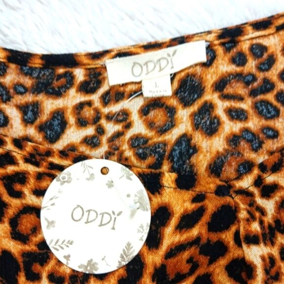 NWT Oddi Cheetah Print V- Neck Bell Sleeved 100% Rayon Boho Contemporary Blouse - Picture 4 of 14